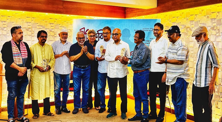 সম্মাননা পেলেন তিন বরেণ্য গীতিকবি